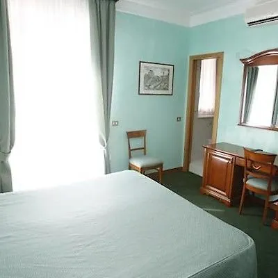 Hotel Adriatic Roma 2*,