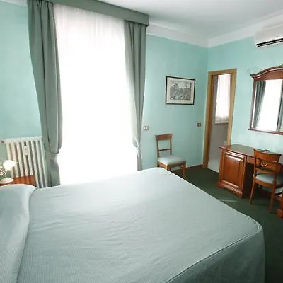**  Hotel Adriatic Roma Italia