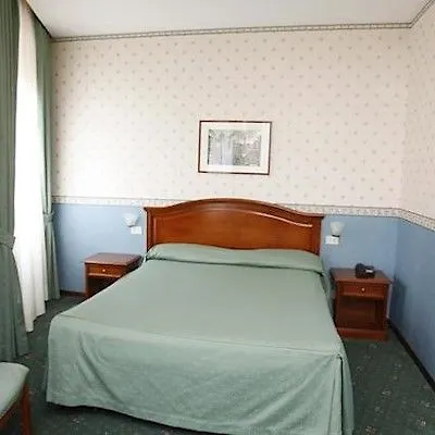 Hotel Adriatic Roma 2*,  Italia