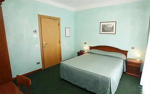 Hotel Adriatic Roma 2*,  Italia