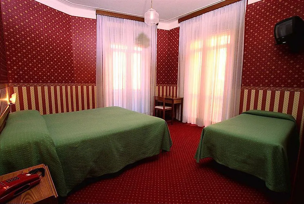 רומא Hotel Adriatic 2*,